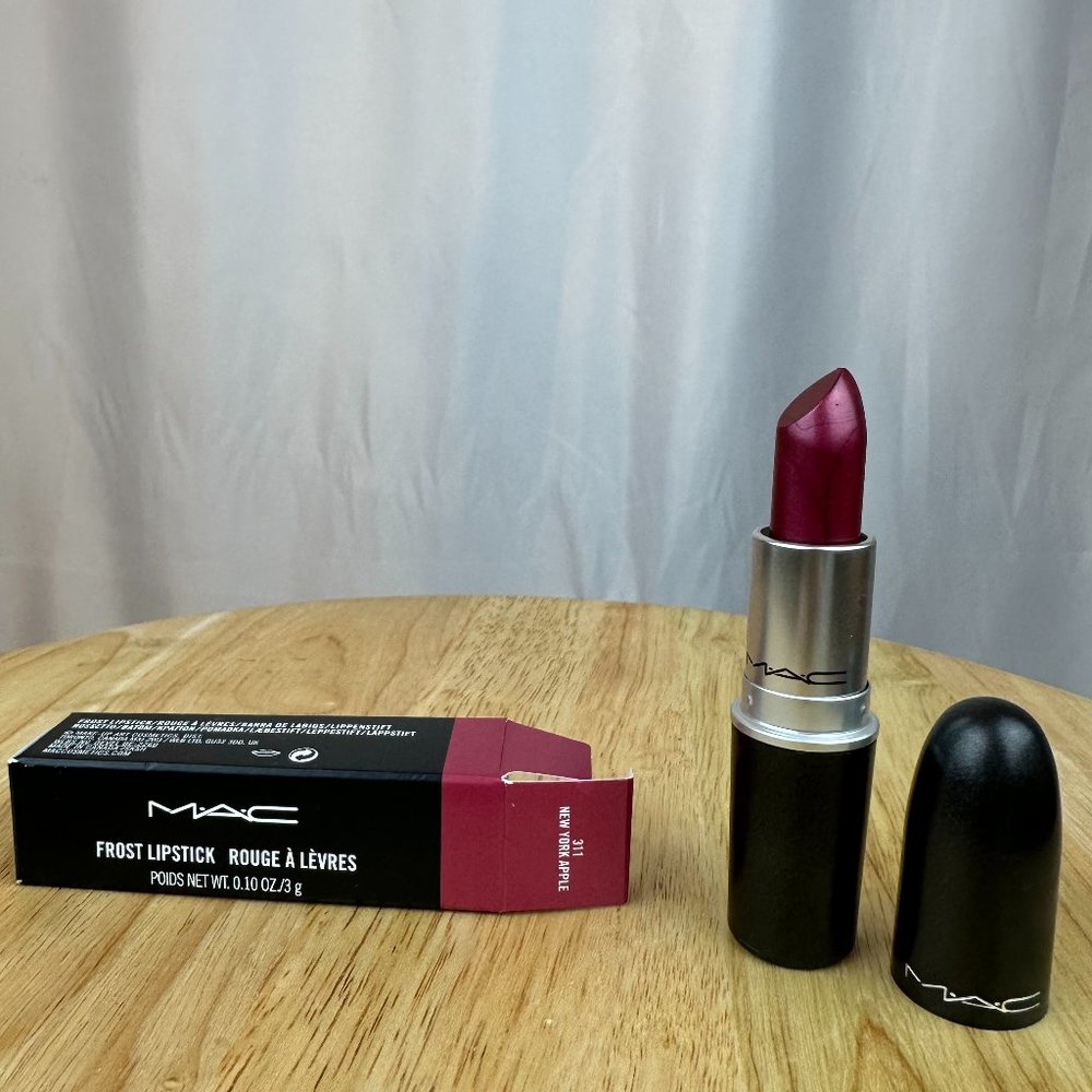 MAC - FROST LIPSTICK IN *NEW YORK APPLE* BRAND NEW IN BOX